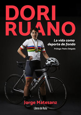 Sale a la venta 'Dori Ruano, la vida como deporte de fondo', la biografía de la primera española maillot arco iris.