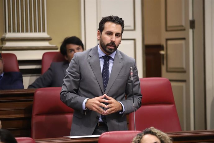 Archivo - El portavoz de Hacienda del Grupo Parlamentario Socialista, Manuel Hernández