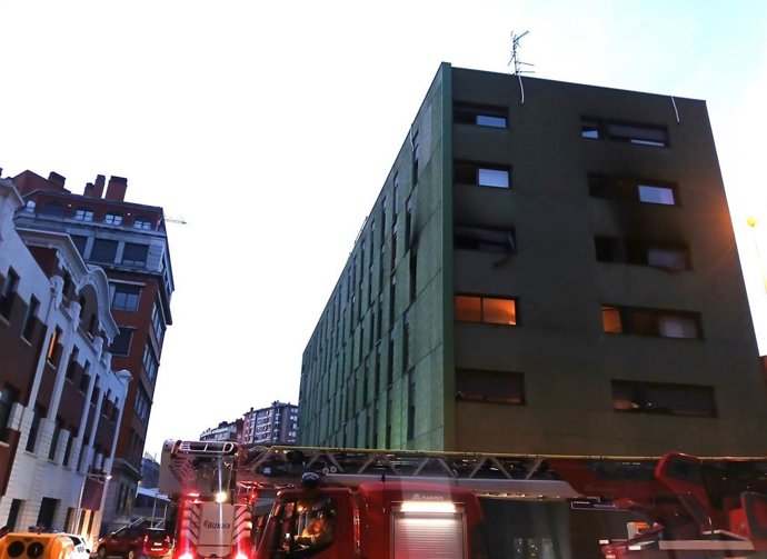Edificio afectado por un incendio en Barakaldo