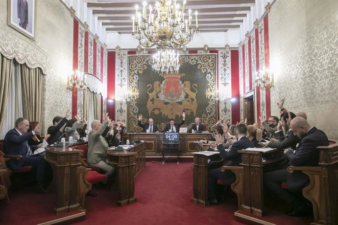 Pleno ordinario del Ayuntamiento de Alicante celebrado el 27 de noviembre de 2025
