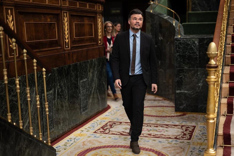 Archivo - El portavoz de ERC en el Congreso, Gabriel Rufián, llega a una sesión plenaria, en el Congreso 