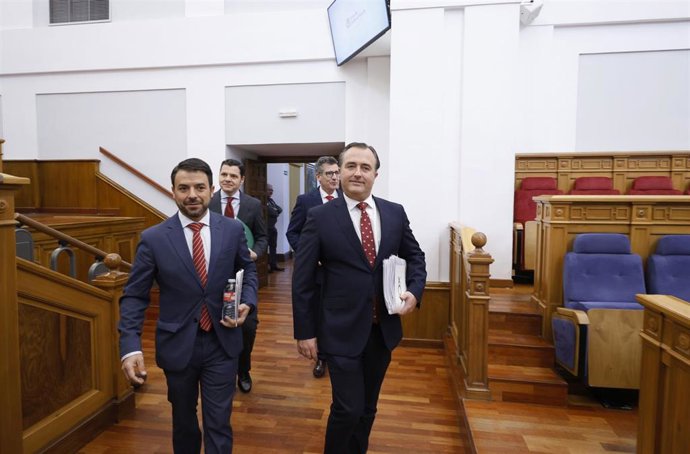 Diputados de Vox en las Cortes de Castilla-La Mancha durante la sesión plenaria