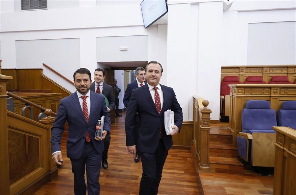 Diputados de Vox en las Cortes de Castilla-La Mancha durante la sesión plenaria