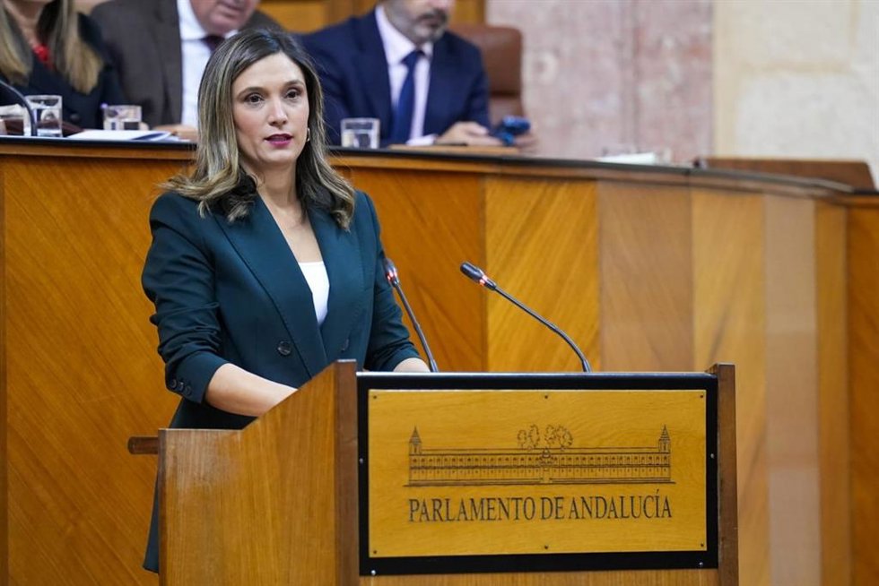 La portavoz del Grupo Socialista, María Márquez, interviene en el Pleno del Parlamento andaluz.