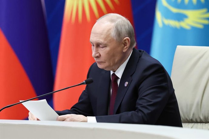 QUIRGUISTÃO, BISHKEK - 27 DE NOVEMBRO DE 2025: O presidente da Rússia, Vladimir Putin, participa de uma sessão regular do Conselho de Segurança Coletiva da Organização do Tratado de Segurança Coletiva (CSTO) na residência estatal Yntymak Ordo