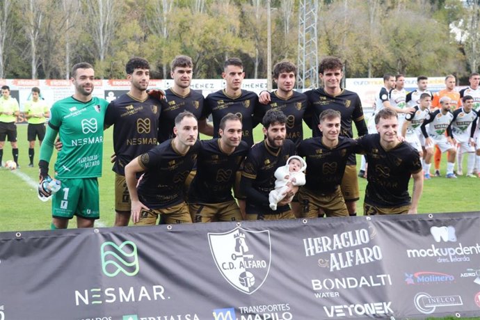 El Club Deportivo Alfaro recauda 250 euros y 15 kilos de comida para el Banco de Alimentos