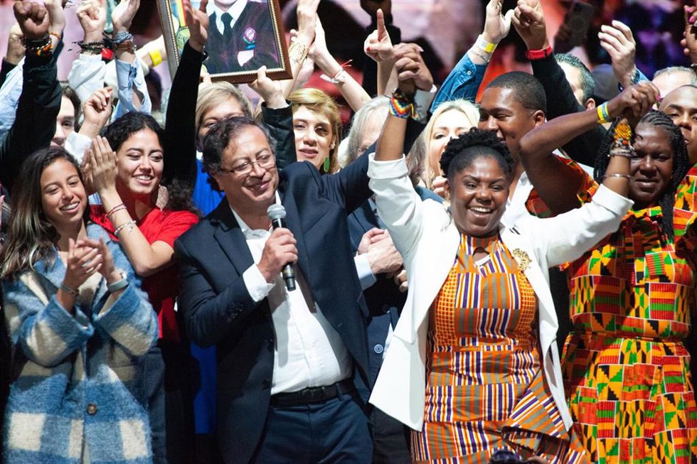 Archivo - El presidente Gustavo Petro y la vicepresidenta Francia Márquez, durante un acto de campaña en 2022.