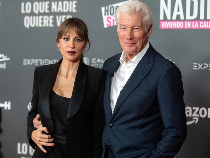 Richard Gere y Alejandra Silva durante la presentación del documental "Lo que nadie quiere ver" en los Cines Callao