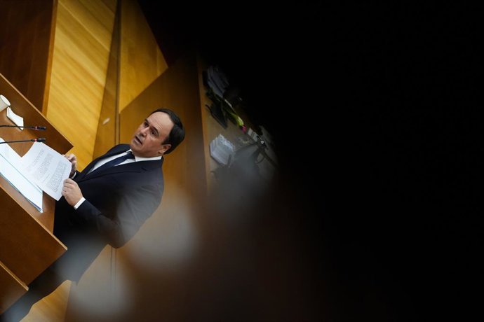 El secretari general del PP de la Comunitat Valenciana, Juanfran Pérez Llorca, durant el seu debat d'investidura