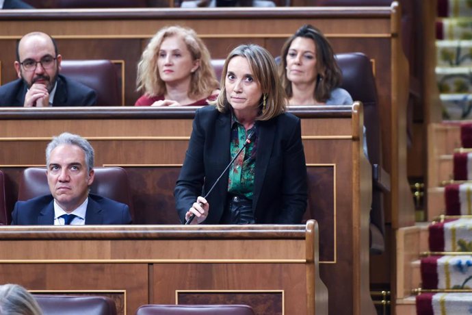 La diputada del PP Cuca Gamarra durante una sesión de control al Gobierno, en el Congreso de los Diputados, a 12 de noviembre de 2025, en Madrid (España). 