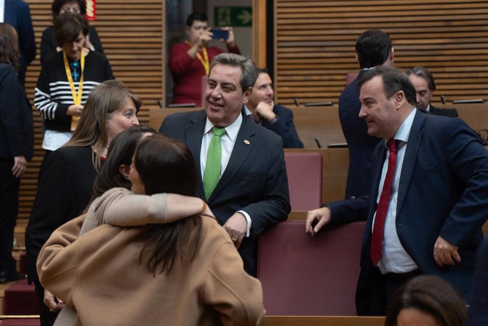 El presidente de Vox Valencia, José María Llanos (c), durante su debate de investidura como nuevo president de la Generalitat, en Les Corts Valencianes, a 27 de noviembre de 2025, en Valencia, Comunidad Valenciana (España). 