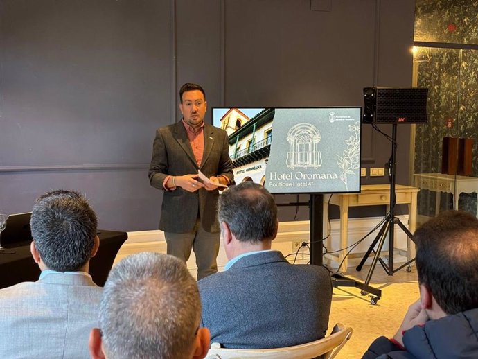 Reunión para la licitación de la nueva concesión del Hotel Oromana a principios de año en Alcalá (Sevilla)