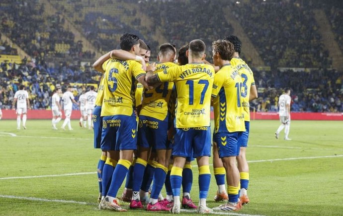 Los jugadores de la UD Las Palmas celebrando un gol en el duelo frente al Albacete BP