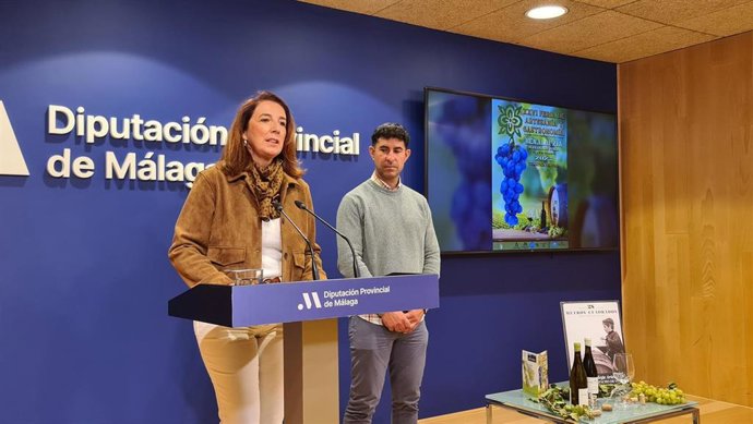 La vicepresidenta diputada de Ciudadanía y Equilibrio Territorial, Antonia Ledesma, junto al concejal de Festejos de Benalauría, Alejandro Guerrero