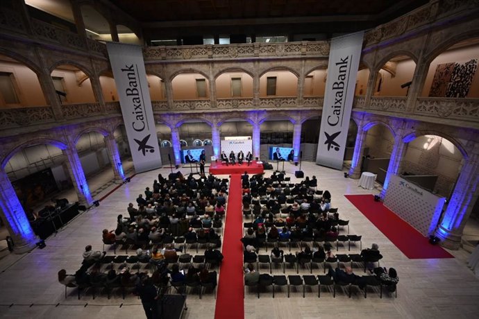 CaixaBank convierte la Casa del Cordón en el punto de referencia de la inversión de impacto en CyL .