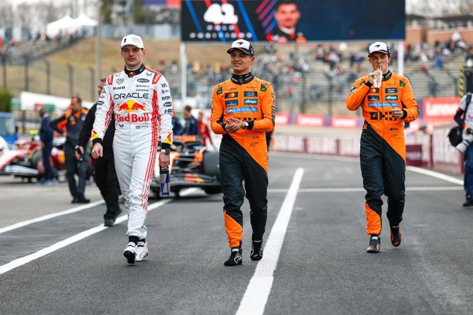 Archivo - VERSTAPPEN Max (ned), Red Bull Racing RB21, portrait, NORRIS Lando (gbr), McLaren F1 Team MCL39, portrait and PIASTRI Oscar (aus), McLaren F1 Team MCL39, portrait during the Formula 1 Lenovo Japanese Grand Prix 2025, 3rd round of the 2025 FIA Fo