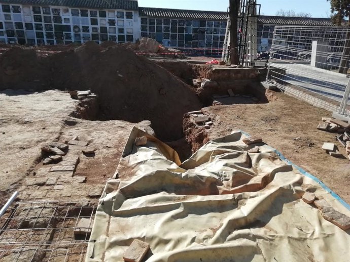 Archivo - Fosas comunes en el Cementerio de la Salud, en una imagen de archivo