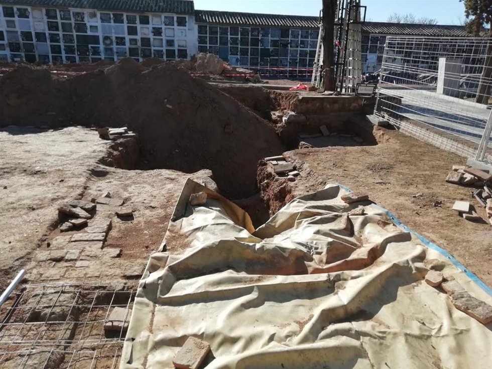 Archivo - Fosas comunes en el Cementerio de la Salud, en una imagen de archivo