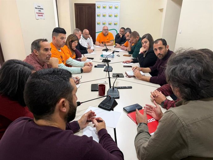Un momento de la reunión de IU con el comité de empresa de Hitachi Energy en Córdoba.