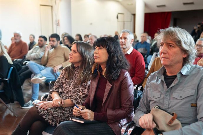 La ministra de Igualdad, Ana Redondo (c) y el candidato socialista a la Junta, Carlos Martínez (d), durante las Jornadas 'Feminismo como respuesta. Por el cumplimiento del Pacto de Estado contra la Violencia de Género en Castilla y León'.