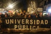 Foto: Un total de 7.000 personas marchan contra la "asfixia" de universidades madrileñas: "Ayuso privatiza, la uni agoniza"