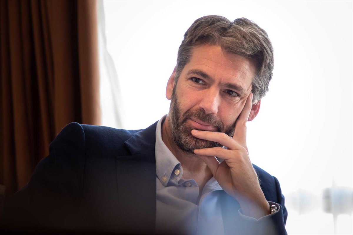 Juan de Oñate firma  Presagio :  Utilizo la novela para reflexionar sobre la crisis en la que se mueve el periodismo 