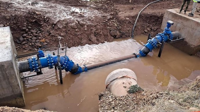 Interrumpido el suministro de agua a varios municipios por una avería en las obras del emisario del Bajo Iregua