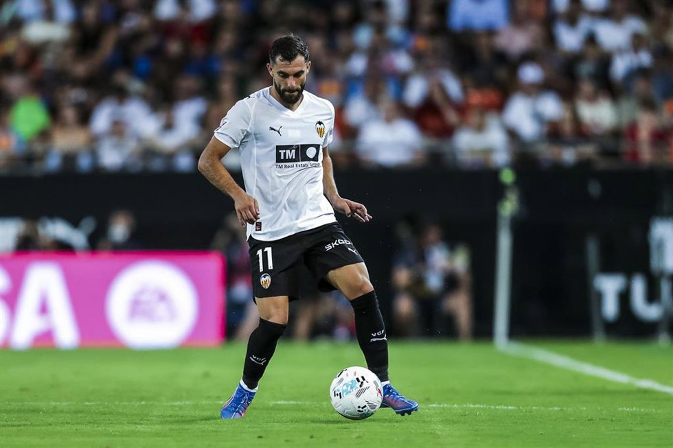Archivo - Luis Rioja, en un partido con el Valencia CF.
