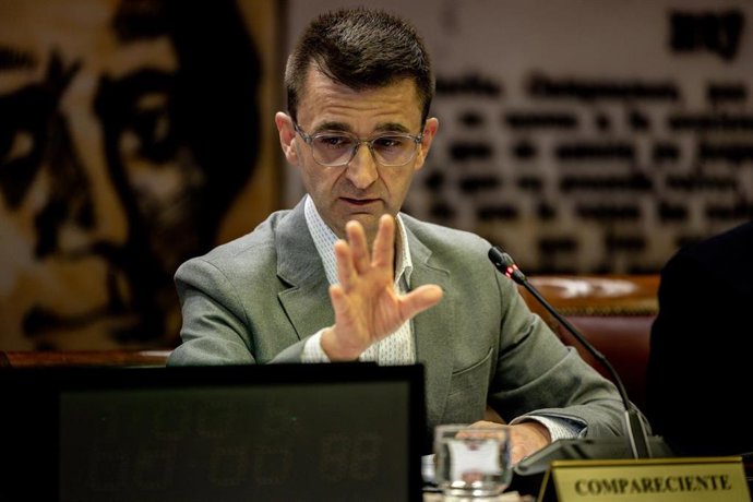 El Presidente del Consejo de Administración de la Corporación RTVE, José Pablo López, comparece ante la Comisión Mixta de Control Parlamentario de la Corporación RTVE y sus Sociedades en el Senado, a 27 de noviembre de 2025, en Madrid (España). López ha c