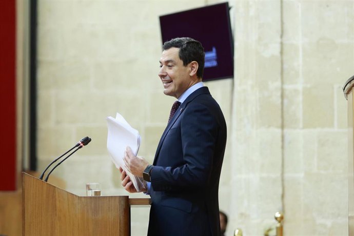 El presidente de la Junta de Andalucía, Juanma Moreno, finaliza su intervención en el último Debate de la Comunidad Autónoma de la actual legislatura. A 27 de noviembre de 2025 en Sevilla (Andalucía, España).  El presidente de la Junta de Andalucía, Juanm