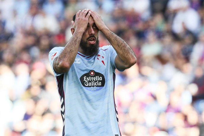 Borja Iglesias of RC Celta de Vigo laments during the Spanish league, LaLiga EA Sports, football match played between Levante UD and  RC Celta at Ciutat de Valencia stadium on November 2, 2025, in Valencia, Spain.