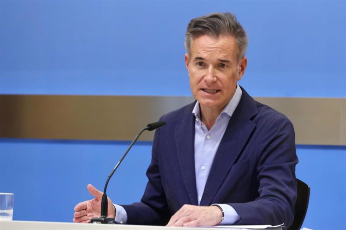 Archivo - El consejero de Urbanismo del Ayuntamiento de Zaragoza, Víctor Serrano.