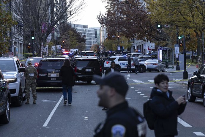November 26, 2025, Washington, District Of Columbia, United States: Members of law enforcement, including the U.S. Secret Service and the Washington Metropolitan Police Department, secure the scene following a shooting near the White House on November 26,