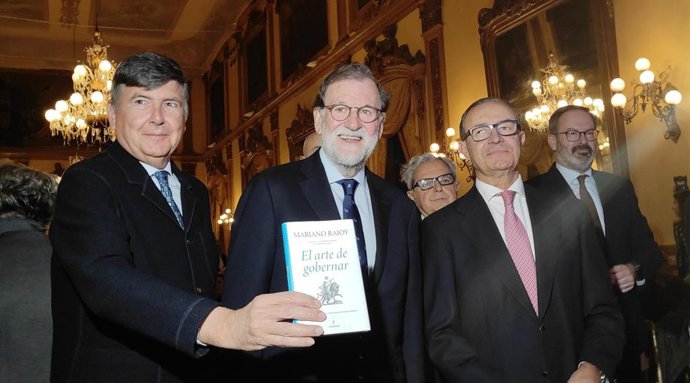 El expresidente del Gobierno Mariano Rajoy presenta su libro 'El arte de gobernar. Los secretos y fundamentos humanos de la sabiduría política' (Almuzara), con Nicolás de Bari, Almuzara, Manuel Pimentel, Adolfo Molina y Salvador Fuentes.