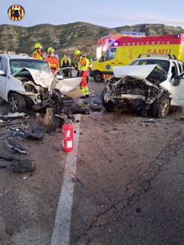 Bomberos acuden a un accidente de tráfico en Cullera (Valencia)