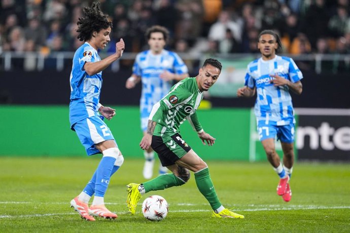 Antony Dos Santos of Real Betis in action during the UEFA Europa League, football match played between Real Betis and FC Utrecht at La Cartuja stadium on November 27, 2025, in Sevilla, Spain.