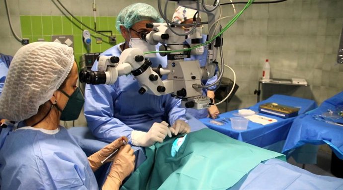 Una intervención contra retinoblastoma en el Hospital Virgen Macarena de Sevilla.