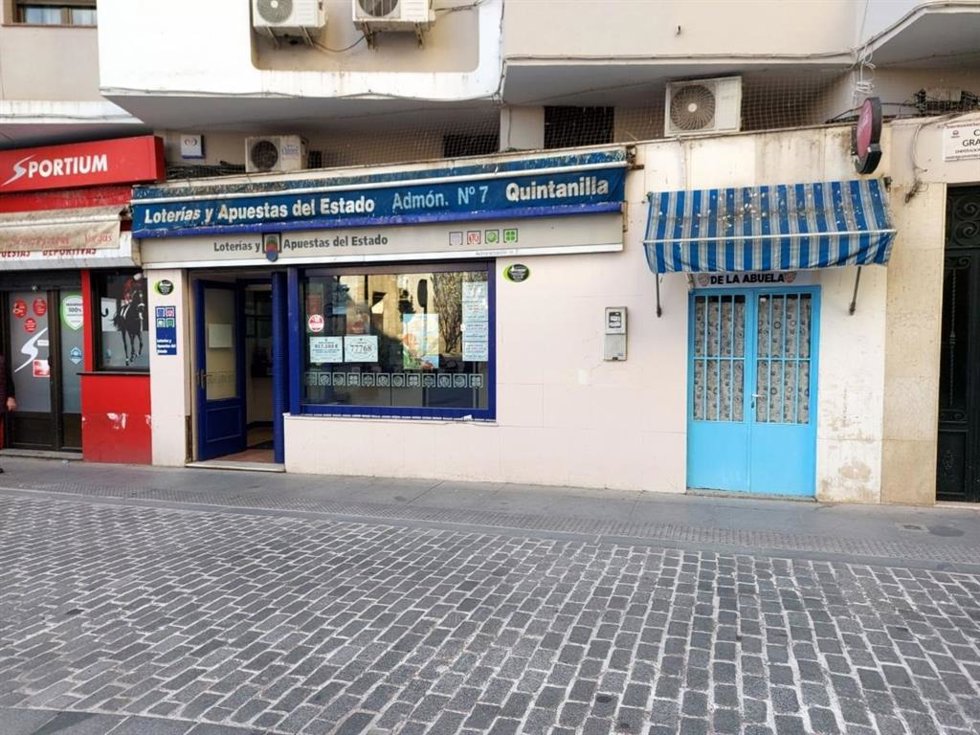 Administración de Loterías en la calle Graciano de Mérida.