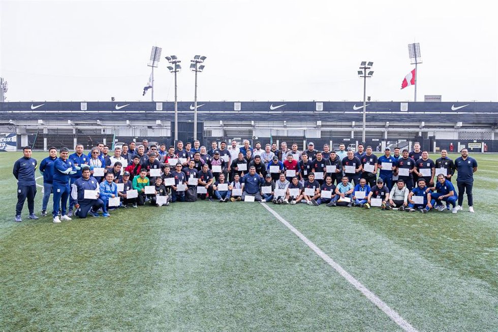Foto tras una de las sesiones de LaLiga y el Alianza Lima