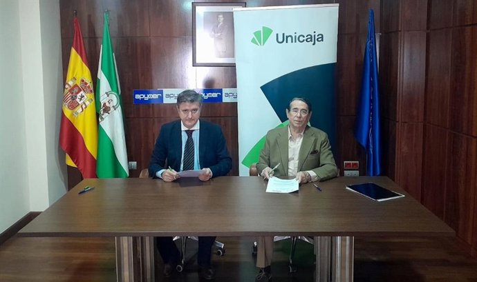 El director de Zona de Málaga Interior de Unicaja, Manuel Artacho, y el presidente de Apymer, Francisco Javier Vázquez.