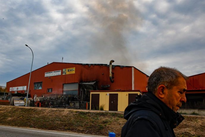 La fàbrica de reciclatge de Caldes de Montbui (Barcelona) incendiada