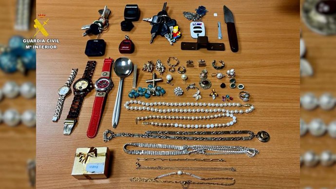 Joyas y enseres recuperados de robos en Villamartín.