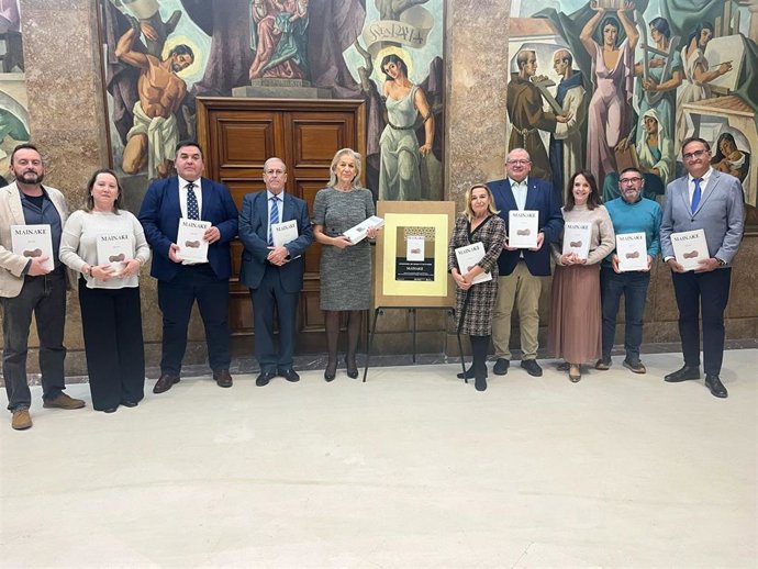 La diputada de Atención al Municipio y responsable del Cedma, María Francisca Caracuel, ha destacado durante la presentación del nuevo número de la revista que se trata de una publicación que se distingue por su rigor académico y científico.