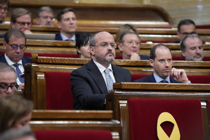 Archivo - El presidente del PP de Cataluña, Alejandro Fernández, durante la primera jornada del Debate de Política General, en el Parlament de Catalunya, a 8 de octubre de 2025