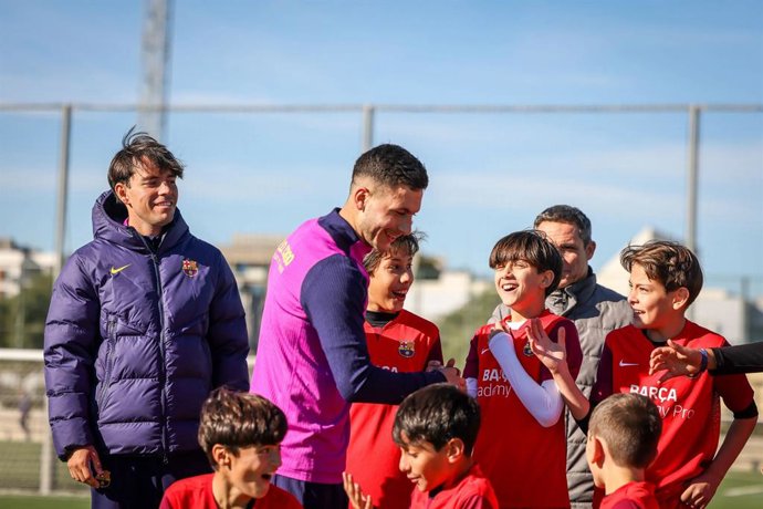Roony Bardghji en su visita a los niños del campus del Barça en Florida y Nueva York