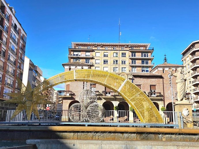 Estrella de luz de Navidad frente al Ayuntamiento de Calahorra