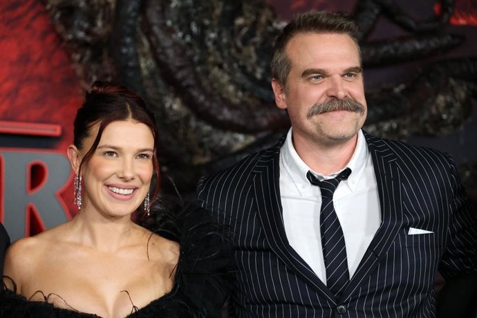Millie Bobby Brown dice que su "amistad" con David Harbour "está por encima de todo" tras la presunta queja por acoso