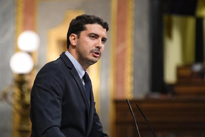 Archivo - El diputado del PSOE Pepe Mercadal durante una sesión plenaria en el Congreso de los Diputados, en una foto de archivo.