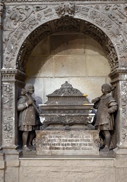 Archivo - La urna con el corazón de Alfonso X El Sabio