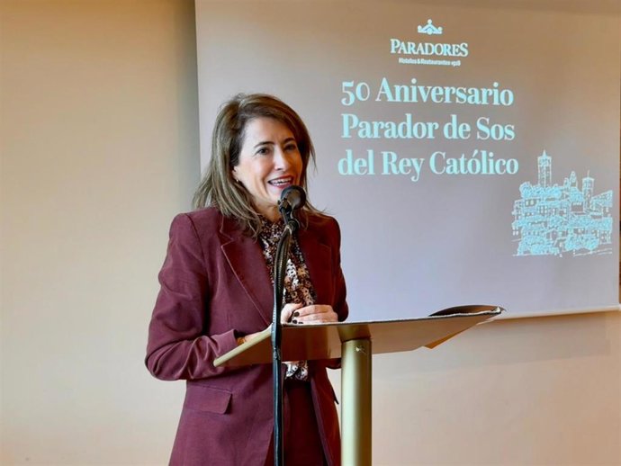 La presidenta de Paradores, Raquel Sánchez, ha anunciado una inversión en el Parador de Sos del Rey Católico para su modernización.